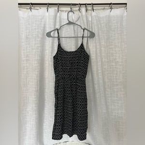 Old navy black and white patterned dress
